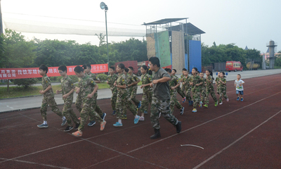 沉浸軍旅，磨礪成長 重慶軍事拓展夏令營的專業設備與精心策劃